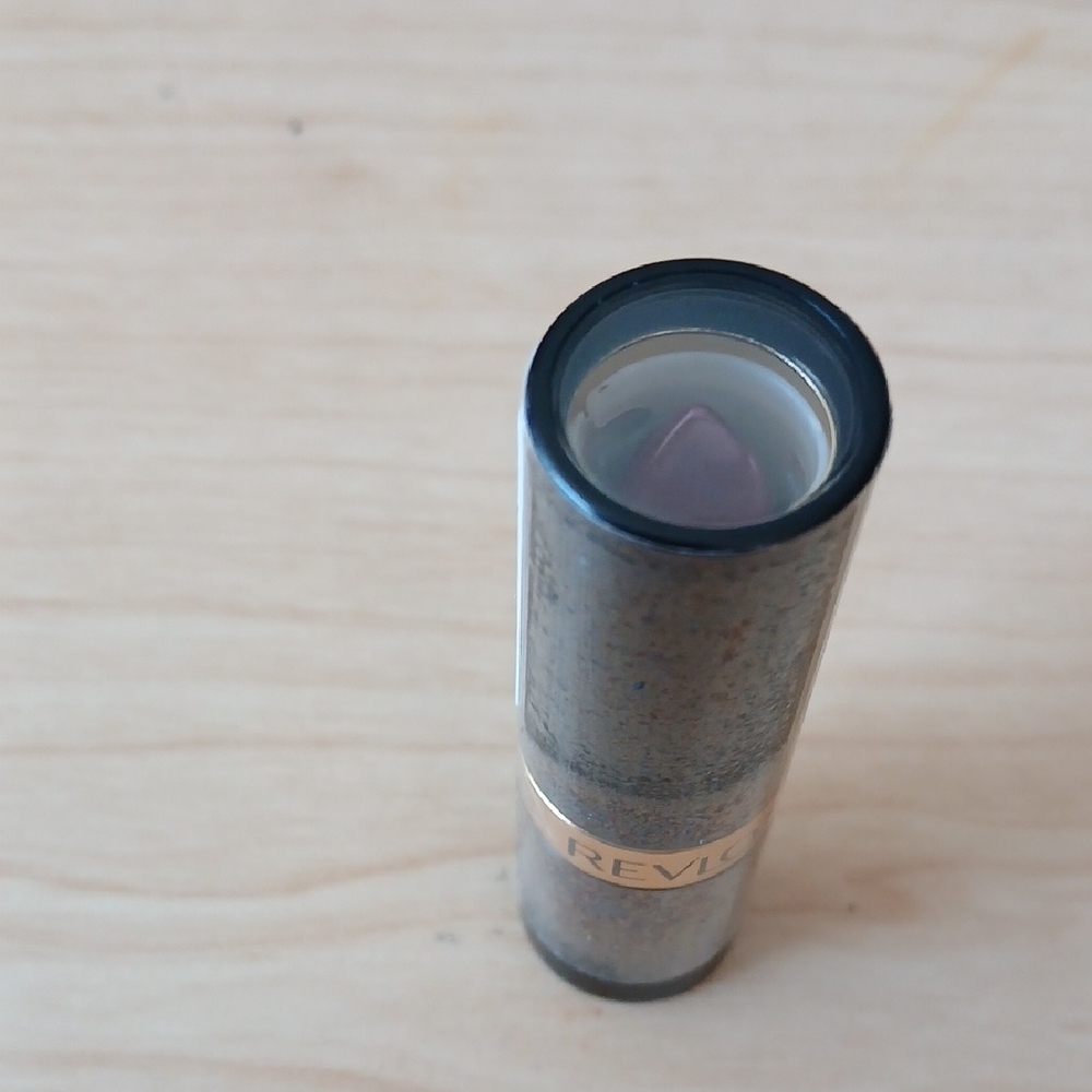 Revlon Pearl Plumalicious 465 Super Lustrous Lipstick - Picture 2 of 5
